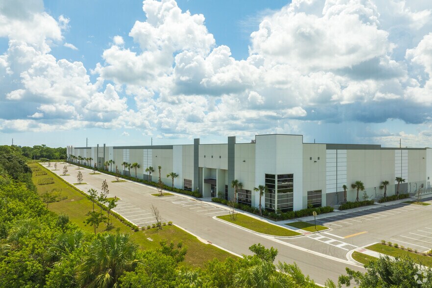 6937 Ltc Pky, Port Saint Lucie, FL à vendre - Photo de l’immeuble – Image 2 sur 6