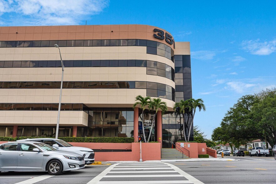 351 NW Le Jeune Rd, Miami, FL à vendre - Photo de l’immeuble – Image 3 sur 18