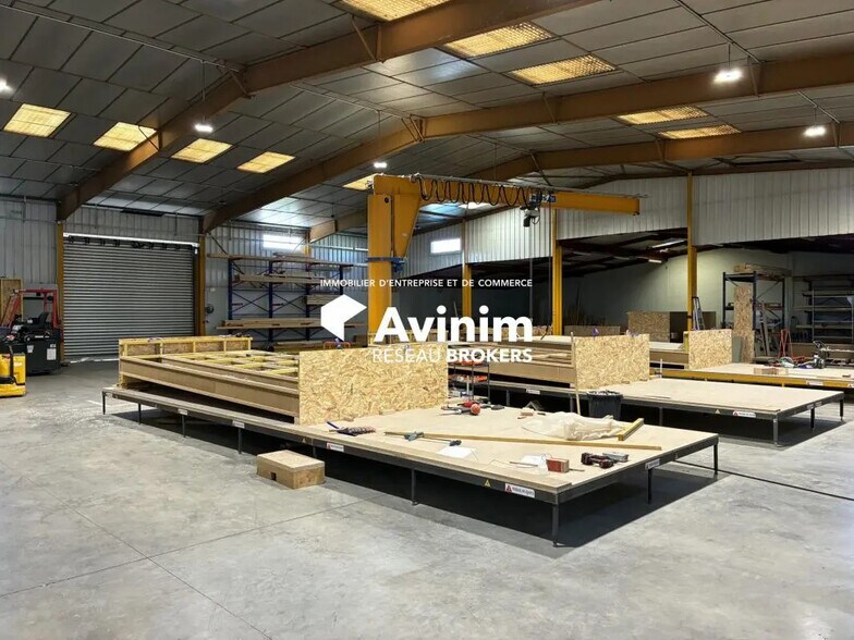 Industriel/Logistique dans Miramas à vendre - Photo de l’immeuble – Image 2 sur 7