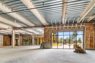 10000 Bolsa Ave, Westminster, CA à louer Photo intérieure– Image 2 sur 22