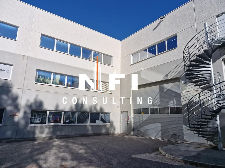 Local d’activités dans Mouans-Sartoux à louer - Photo de l’immeuble – Image 3 sur 3