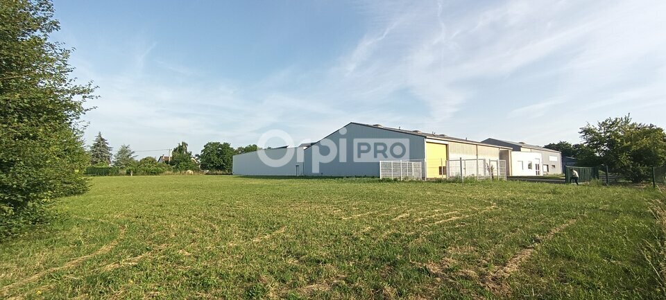 Industriel/Logistique dans Saint Parize Le Chatel à vendre Photo de l’immeuble– Image 1 sur 4