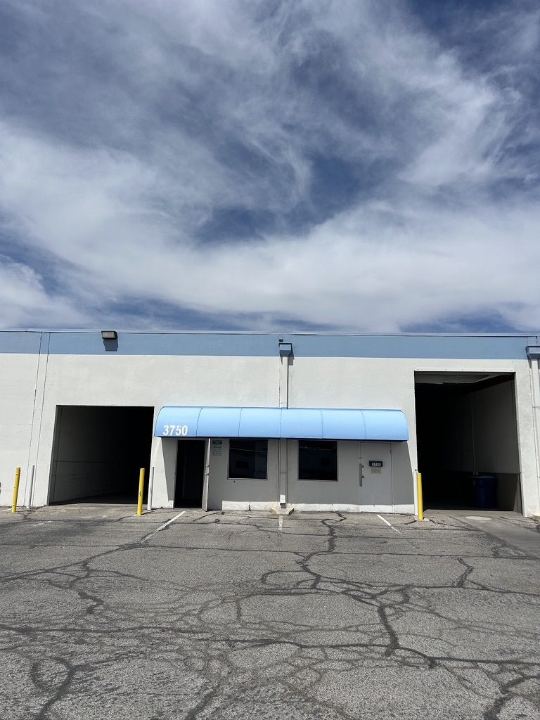 4650-4682 S Valley View Blvd, Las Vegas, NV à louer Photo de l’immeuble– Image 1 sur 8