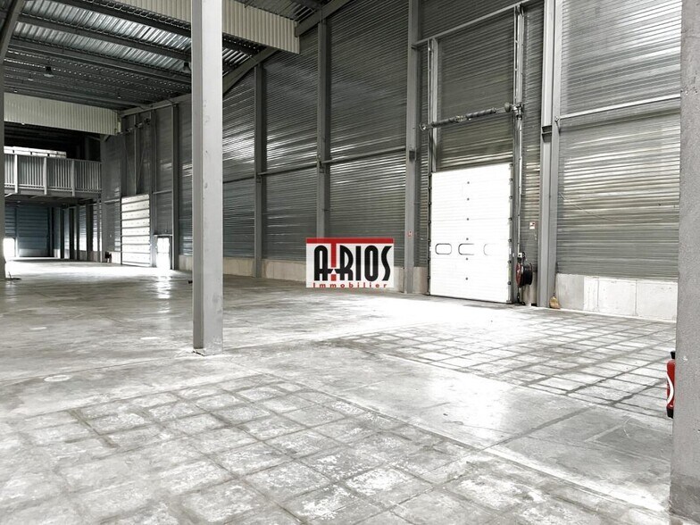 Industriel/Logistique dans La Crau à louer - Photo de l’immeuble – Image 3 sur 4