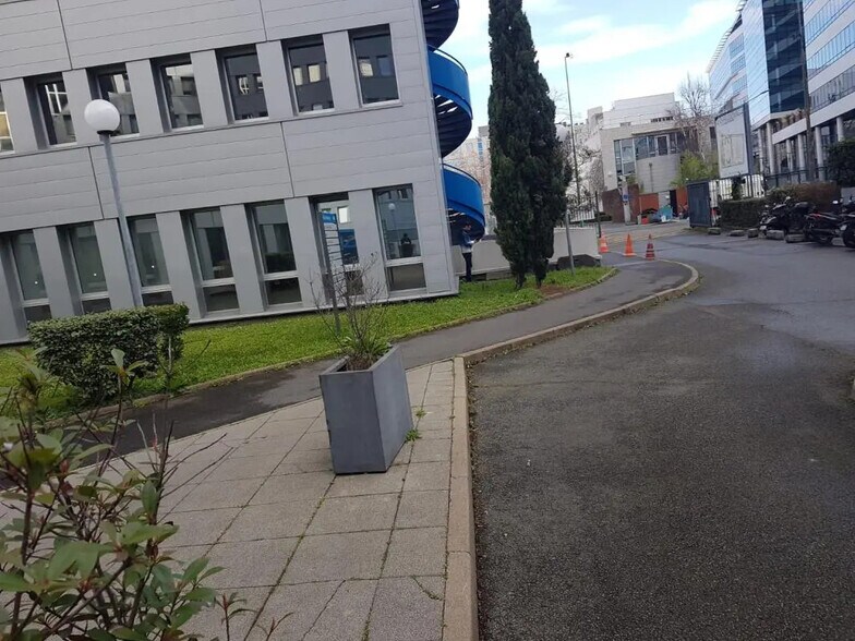 Bureau dans Colombes à louer - Photo de l’immeuble – Image 3 sur 21