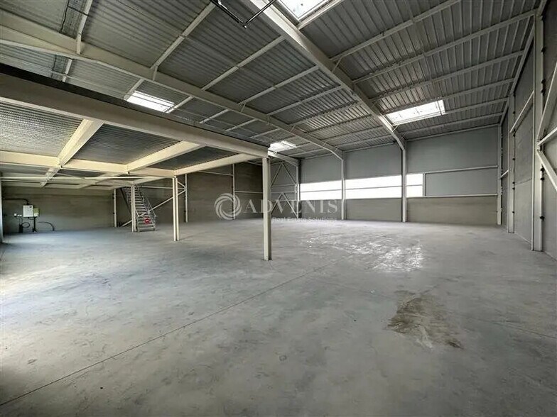 Local d’activités dans Escaudain à louer - Photo de l’immeuble – Image 3 sur 7