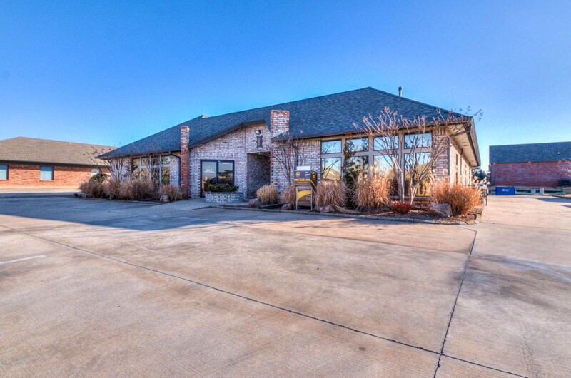 10324 Greenbriar Pl, Oklahoma City, OK à louer - Photo de l’immeuble – Image 3 sur 9