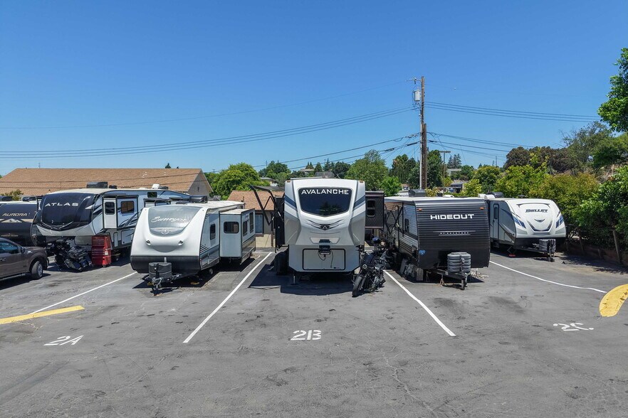 381 Arthur Rd, Martinez, CA à vendre - Photo de l’immeuble – Image 3 sur 9