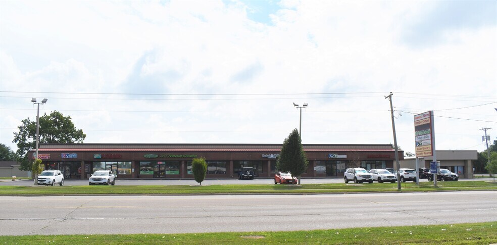 1905 Center Ave, Janesville, WI à louer - Photo de l’immeuble – Image 1 sur 7