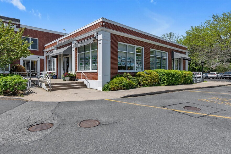 2488 Montauk Hwy, Bridgehampton, NY à louer - Photo de l’immeuble – Image 1 sur 30