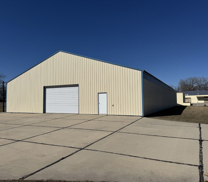 3108 Roberts St, Franksville, WI à louer - Photo de l’immeuble – Image 3 sur 3