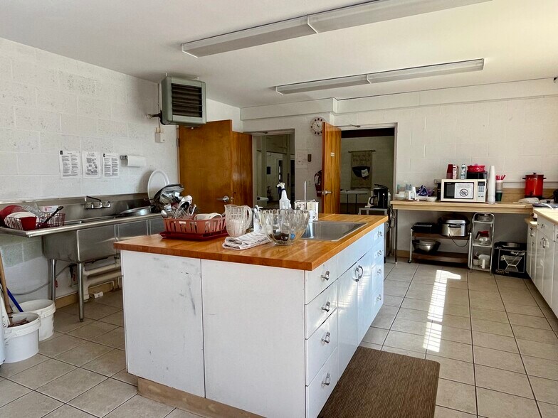1717 E Sugnet Rd, Midland, MI à vendre - Photo de l’immeuble – Image 3 sur 14