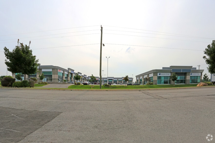 138 Commerce Park Dr, Barrie, ON à louer - Photo de l’immeuble – Image 2 sur 3