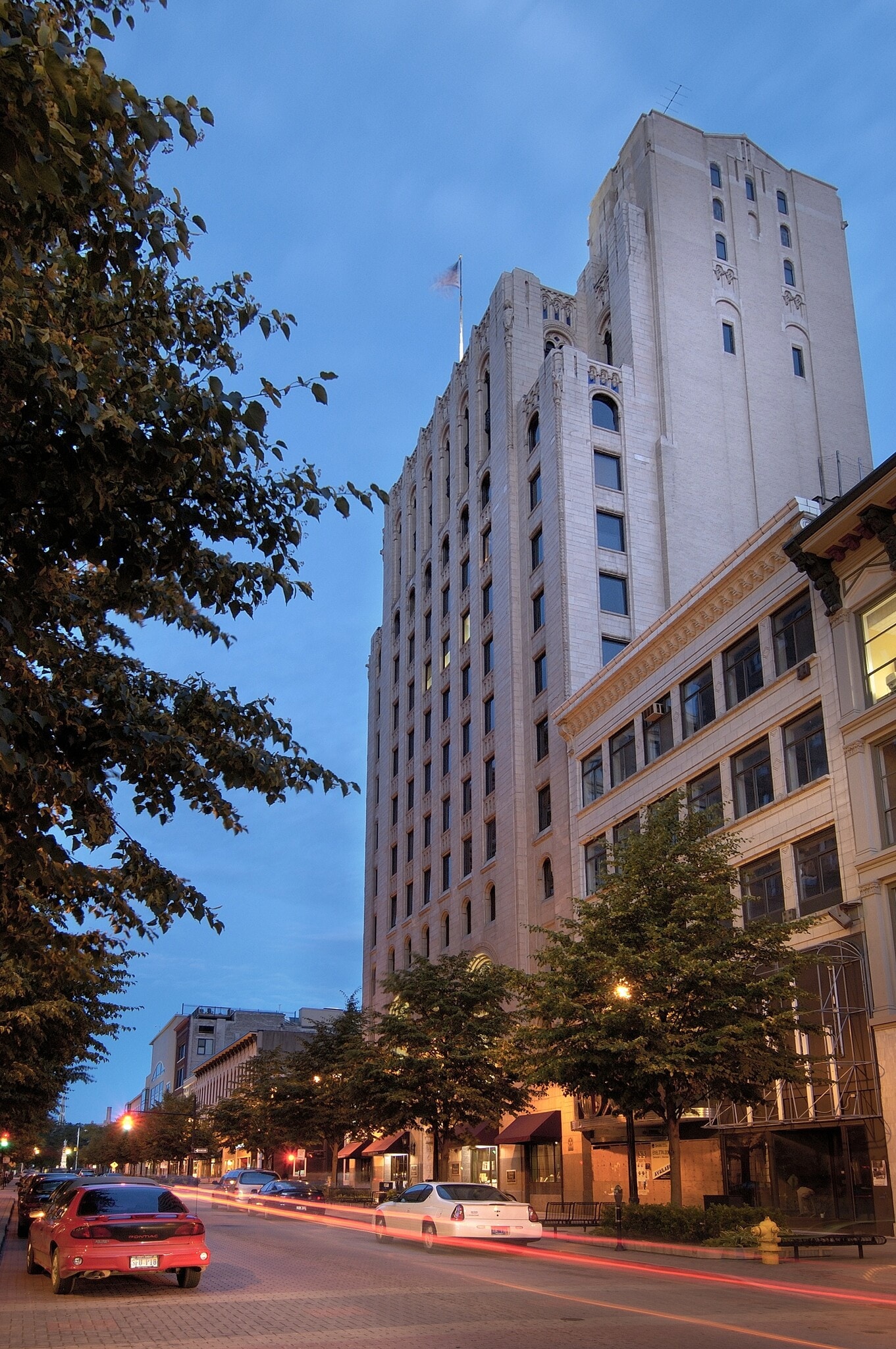77 Monroe Center St NW, Grand Rapids, MI à louer Photo de l’immeuble– Image 1 sur 2