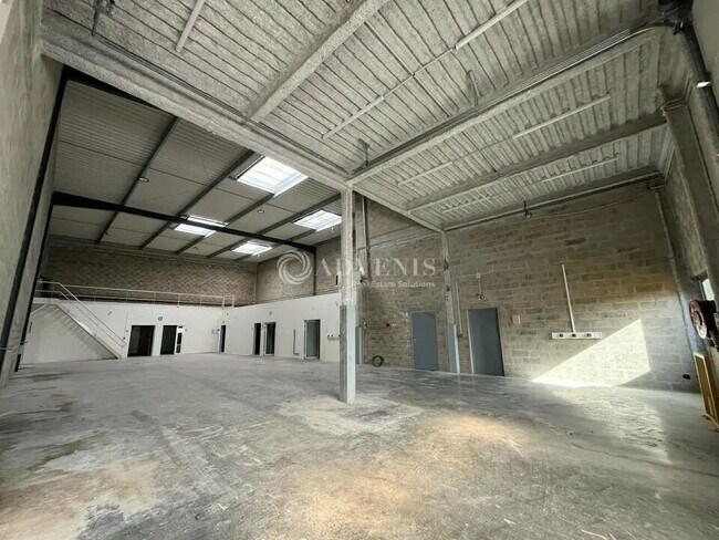 Plus de détails pour Local d'activités à louer