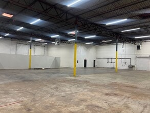 3225-3227 Garden Brook Dr, Farmers Branch, TX à louer Photo intérieure– Image 2 sur 5