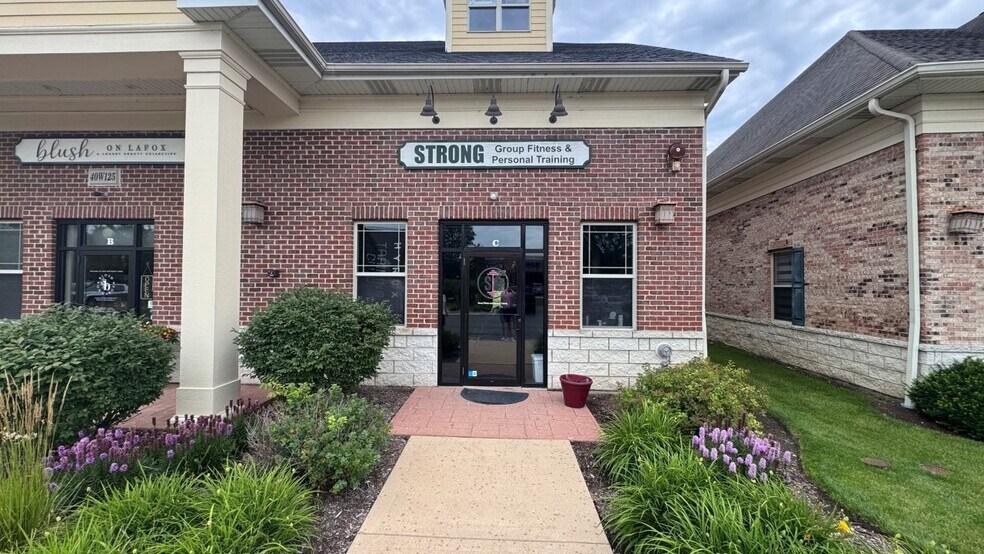 40W125 Campton Crossings Dr, St Charles, IL à louer - Photo de l’immeuble – Image 2 sur 10