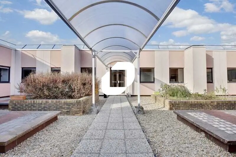 Bureau dans Lisses à louer - Photo de l’immeuble – Image 3 sur 8