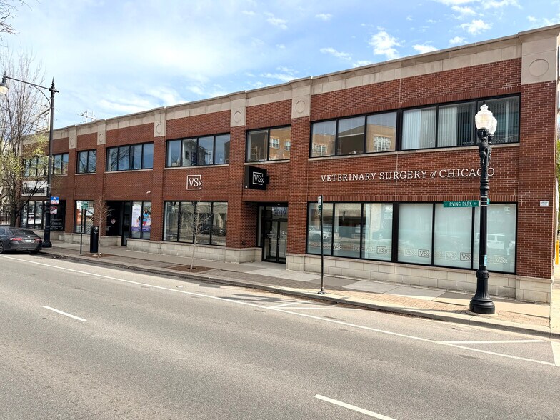 2015-2019 W Irving Park Rd, Chicago, IL à louer - Photo principale – Image 1 sur 6
