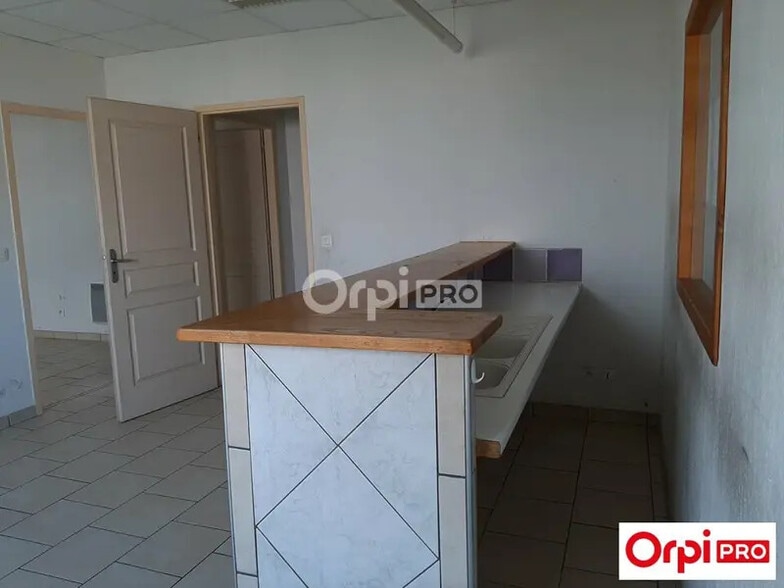 Local d'activités dans Chanos-Curson à vendre - Photo intérieure – Image 3 sur 7