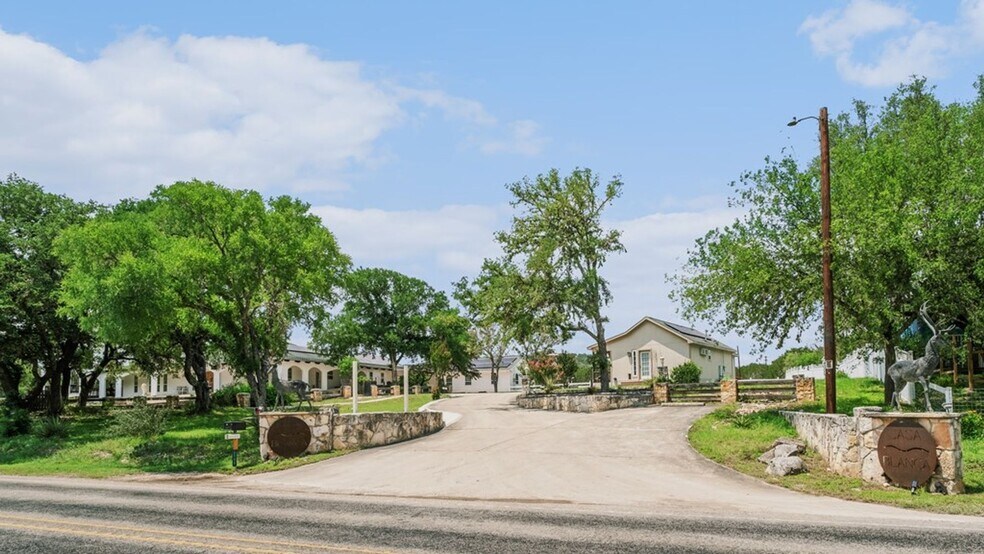 1100 Hwy 39, Ingram, TX à vendre - Photo de l’immeuble – Image 3 sur 6