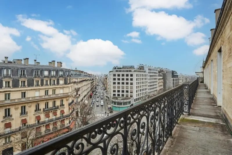 17 Avenue George V, Paris à louer - Photo de l’immeuble – Image 2 sur 5