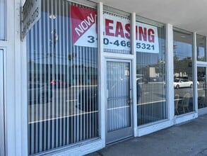 14918 Burbank Blvd, Sherman Oaks, CA à louer Photo de l’immeuble– Image 1 sur 1