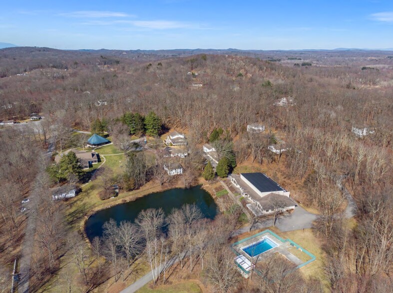 200 Cardinal Rd, Hyde Park, NY à vendre - Aérien – Image 2 sur 20