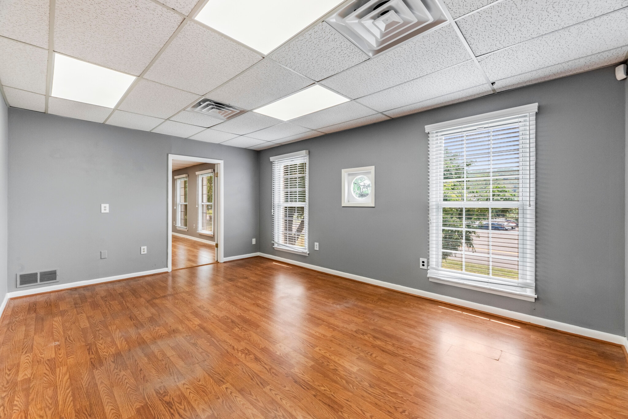 330 Milltown Rd, East Brunswick, NJ à louer Photo intérieure– Image 1 sur 5