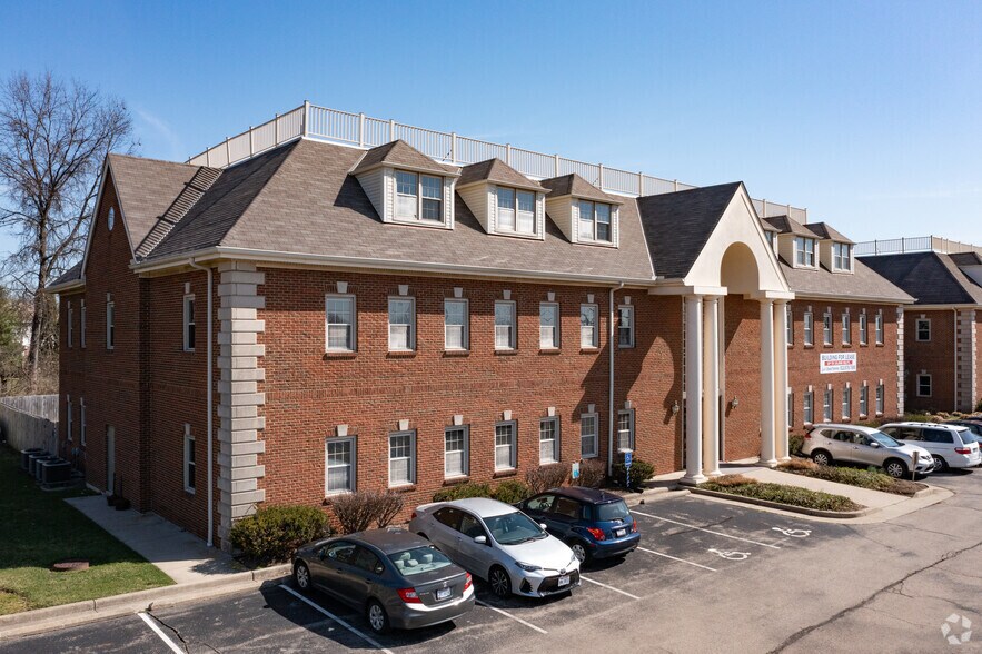 8520 E Kemper Rd, Montgomery, OH à louer - Photo de l’immeuble – Image 2 sur 4