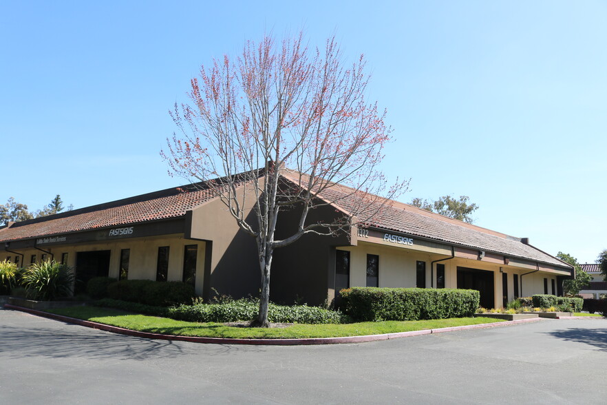 1372 N McDowell Blvd, Petaluma, CA à louer - Photo de l’immeuble – Image 1 sur 4