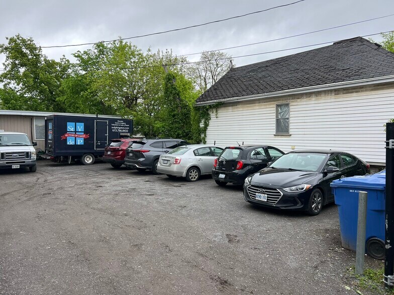 85 Stephen St, Kingston, ON à vendre - Photo de l’immeuble – Image 3 sur 11