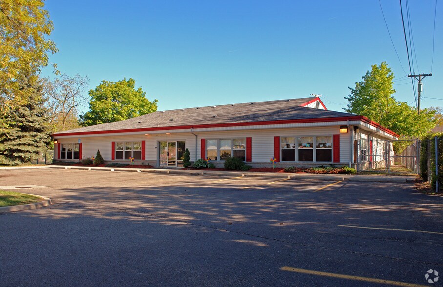 3100 Dixie Hwy, Waterford, MI à louer - Photo de l’immeuble – Image 1 sur 2