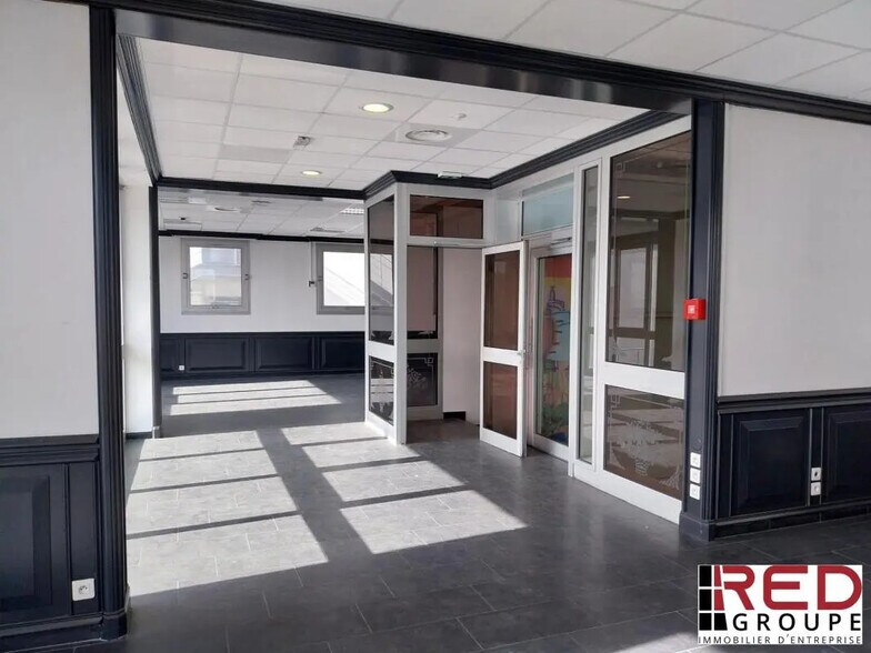 Local commercial dans Aix-en-Provence à louer - Photo de l’immeuble – Image 2 sur 8