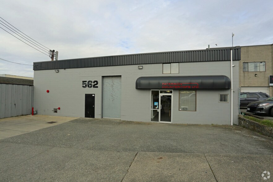 562 Hillside Ave, Victoria, BC à louer - Photo de l’immeuble – Image 3 sur 3