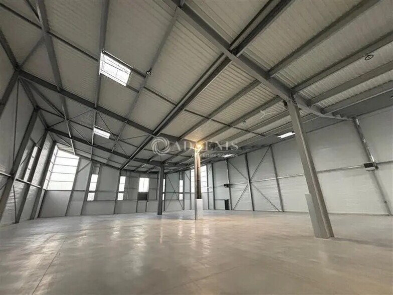 Local d’activités dans Limeil-Brévannes à louer - Photo de l’immeuble – Image 2 sur 9