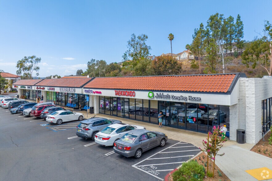 Poway Marketplace portefeuille de 6 biens à vendre sur LoopNet.fr - Photo principale – Image 3 sur 6