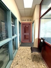 5303 Canotek Rd, Ottawa, ON à louer Photo intérieure– Image 2 sur 8