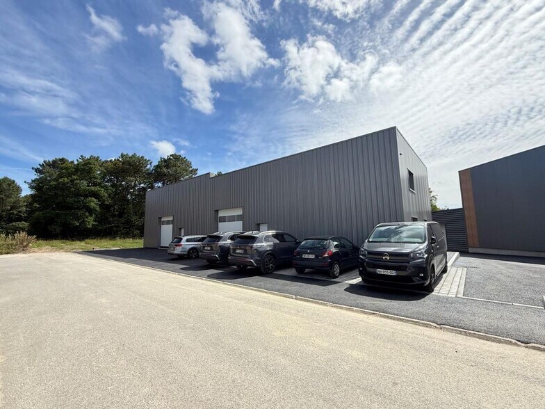 Local d’activités dans Plougoumelen à louer - Photo de l’immeuble – Image 3 sur 5