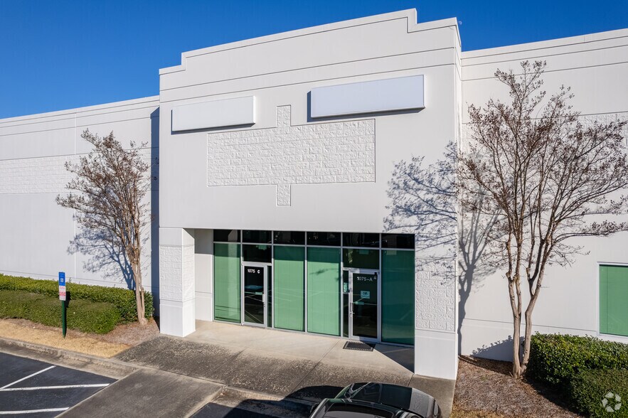 1075 Cobb International Pl, Kennesaw, GA à louer - Photo de l’immeuble – Image 3 sur 5