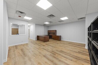 290-300 S County Farm Rd, Wheaton, IL à louer Photo intérieure– Image 2 sur 3