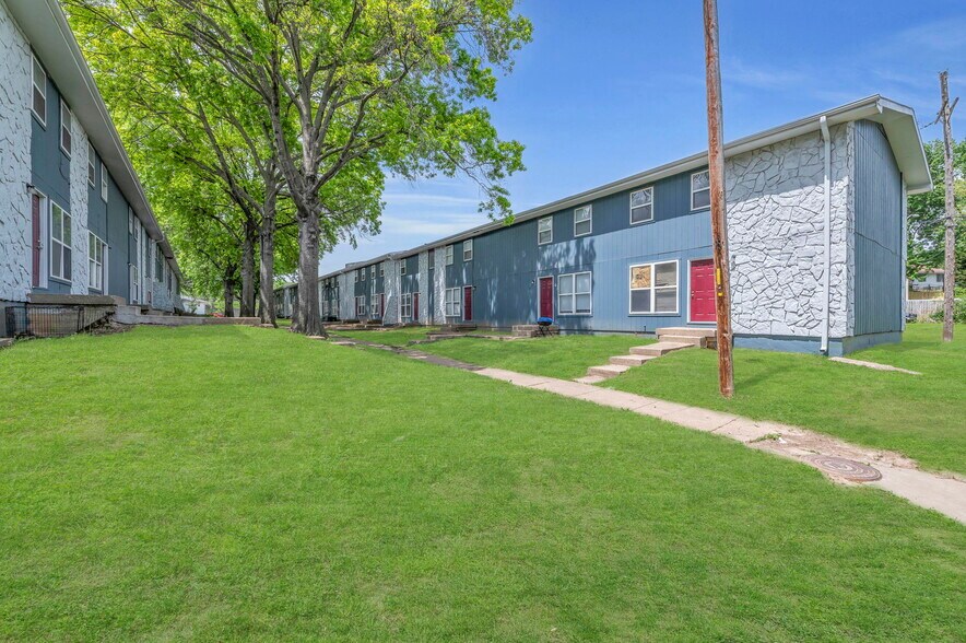 2410-2496 N 38th St, Kansas City, KS à vendre - Photo de l’immeuble – Image 2 sur 8
