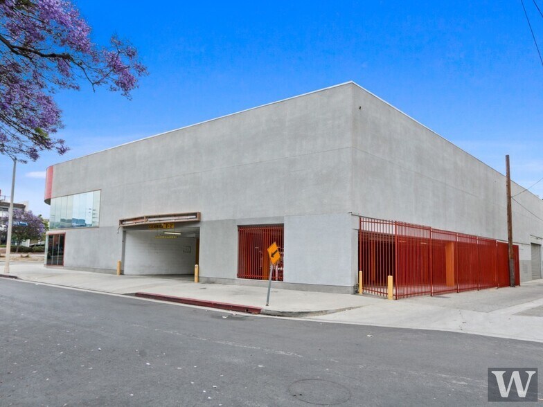 10830 Santa Monica Blvd, Los Angeles, CA à louer - Photo de l’immeuble – Image 2 sur 18
