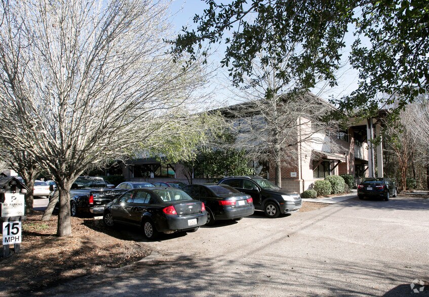 537 Long Point Rd, Mount Pleasant, SC à louer - Photo de l’immeuble – Image 2 sur 2