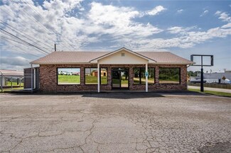 Plus de détails pour 1900 Airport Rd, Ozark, AR - Local d’activités à vendre