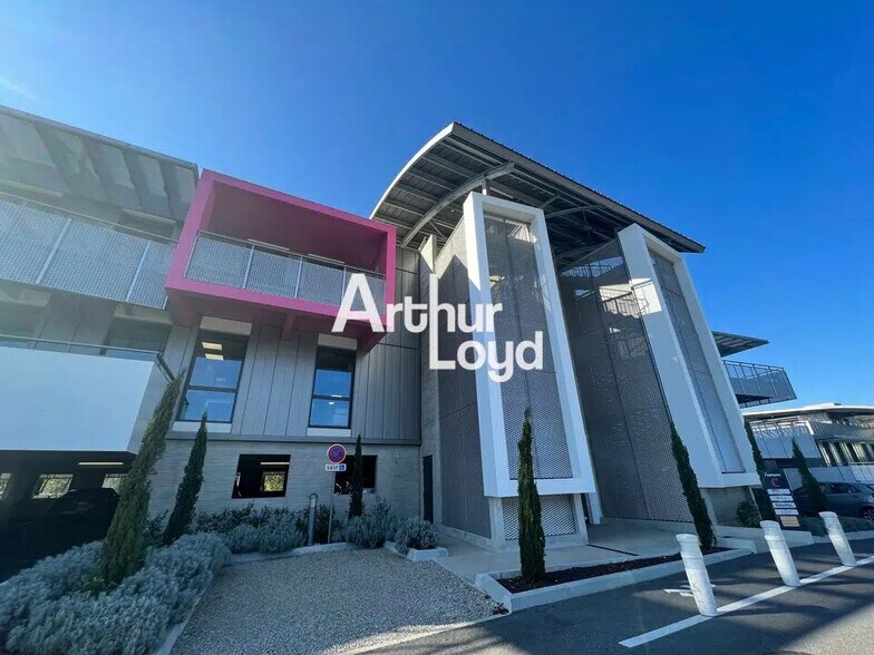 980 Avenue Roumanille, Biot à louer - Photo de l’immeuble – Image 1 sur 5