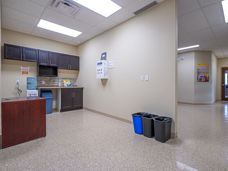88 Auto rd, Lloydminster, AB à louer - Photo de l’immeuble – Image 3 sur 29