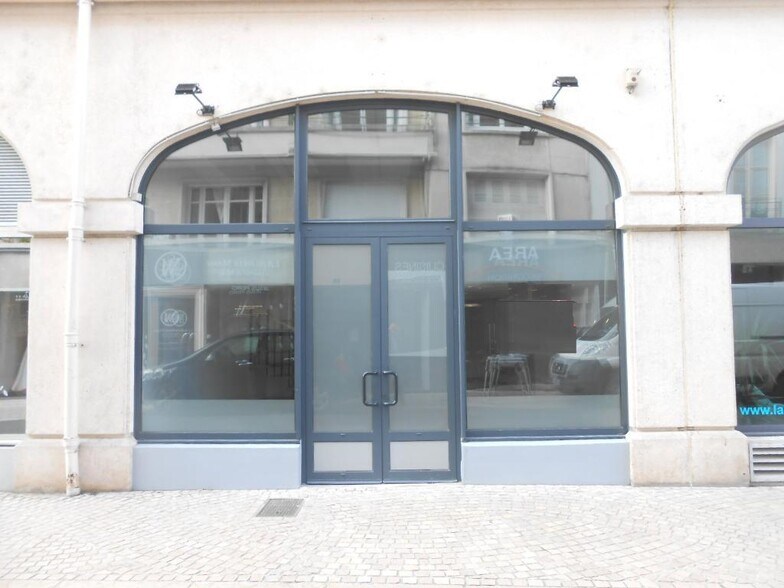 Local commercial dans Poitiers à vendre - Photo de l’immeuble – Image 2 sur 7