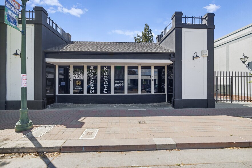 145-147 N K St, Tulare, CA à vendre - Photo de l’immeuble – Image 2 sur 36