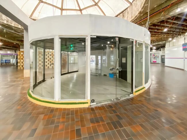 Plus de détails pour Local commercial à louer